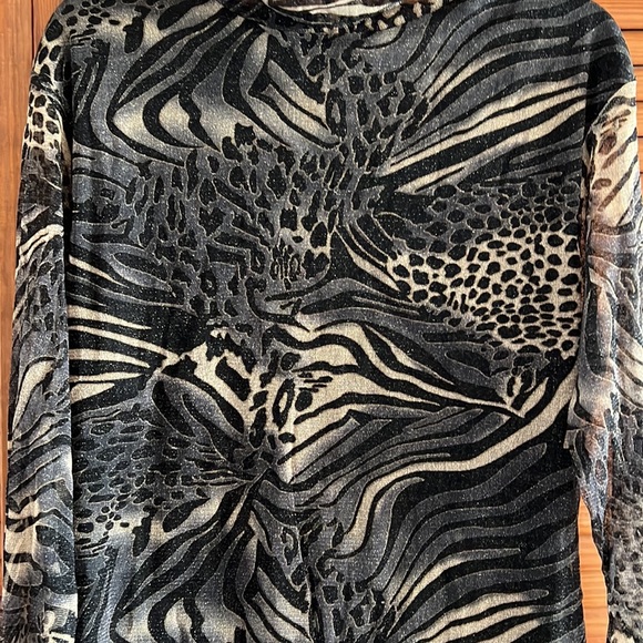 Lisa and Me pretty abstract animal print top - Picture 2 of 5